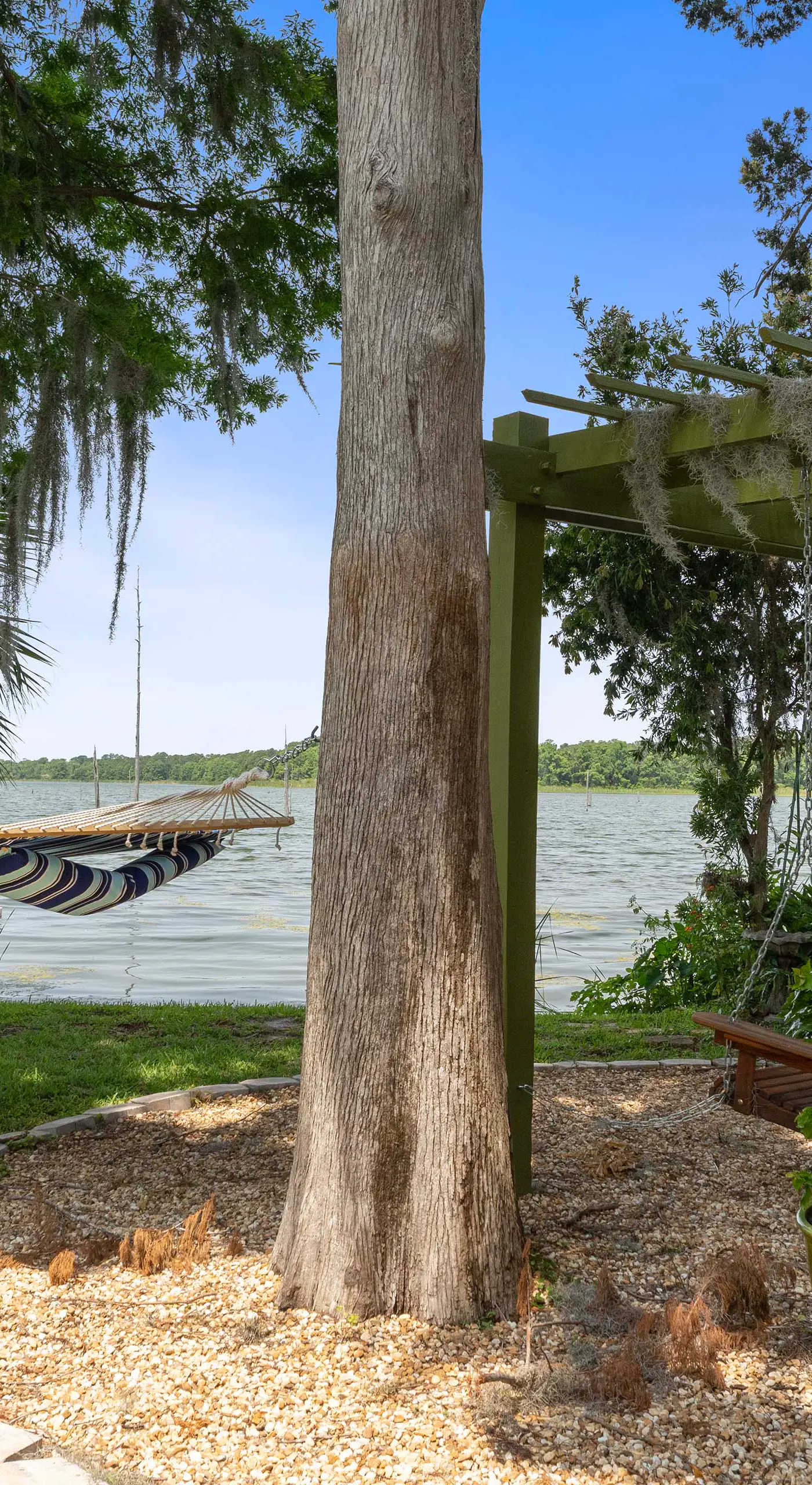 Welcoming ‘Little Blue Lakehouse’ in Crystal River