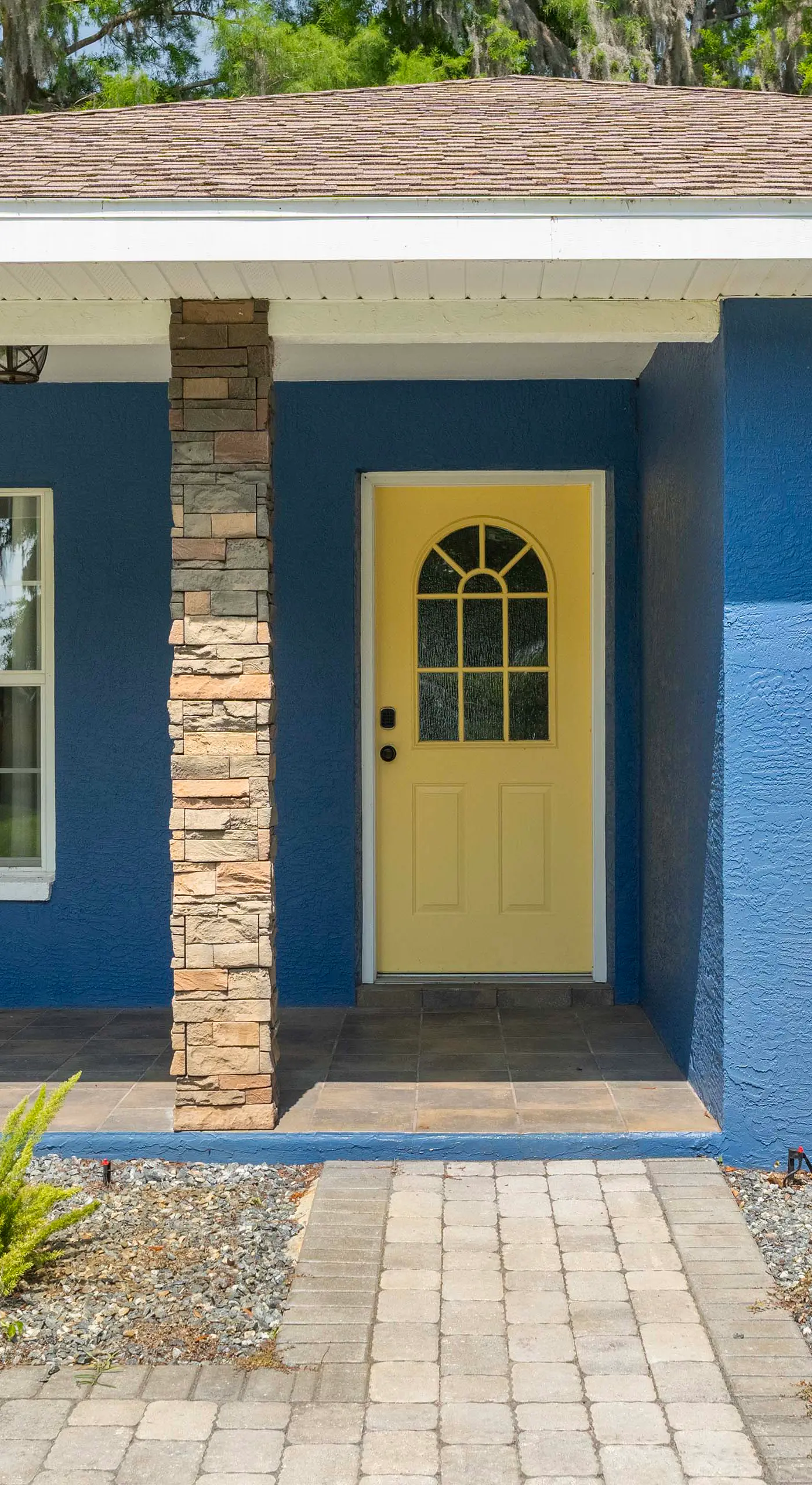 Welcoming ‘Little Blue Lakehouse’ in Crystal River