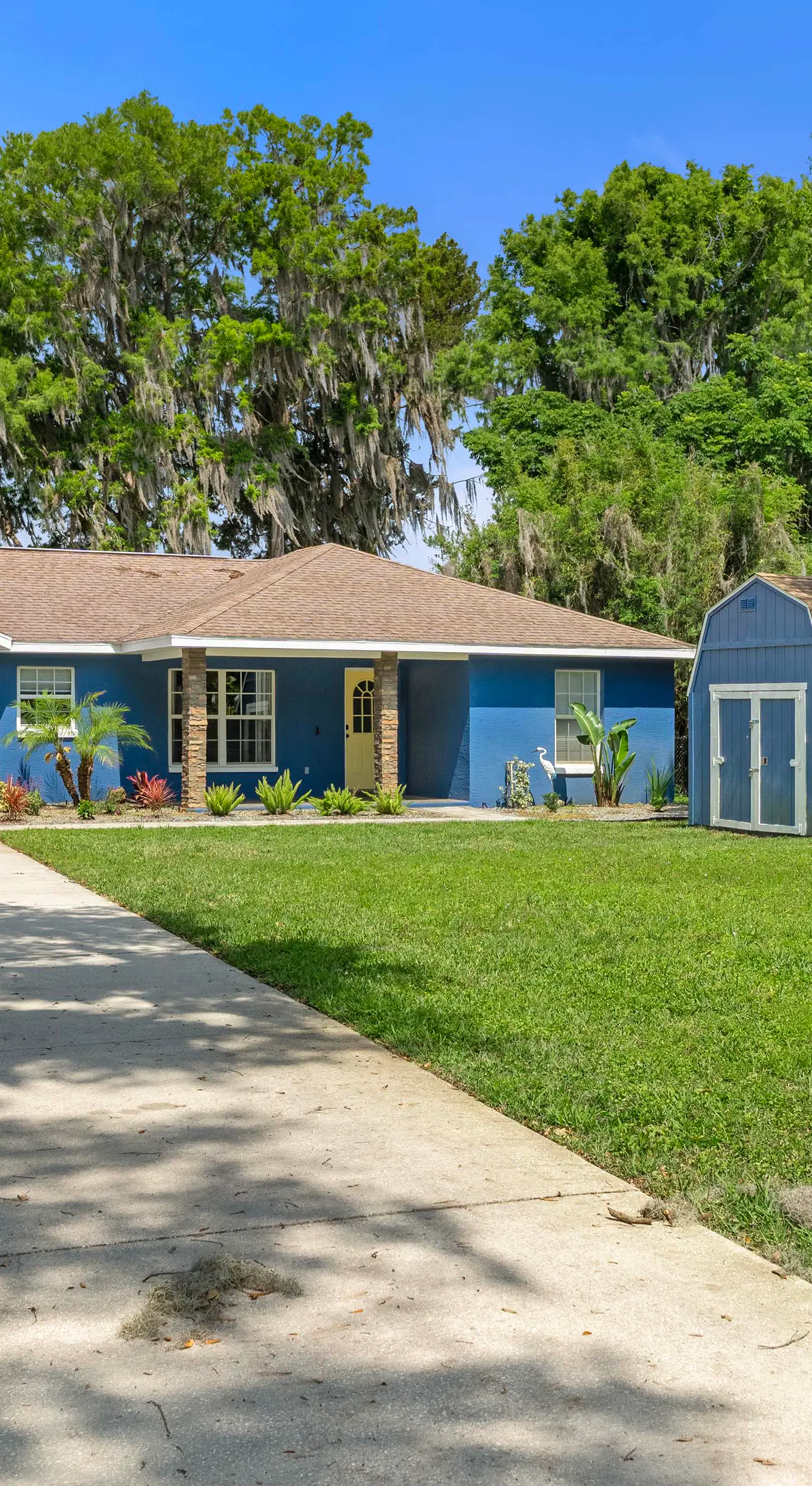 Welcoming ‘Little Blue Lakehouse’ in Crystal River
