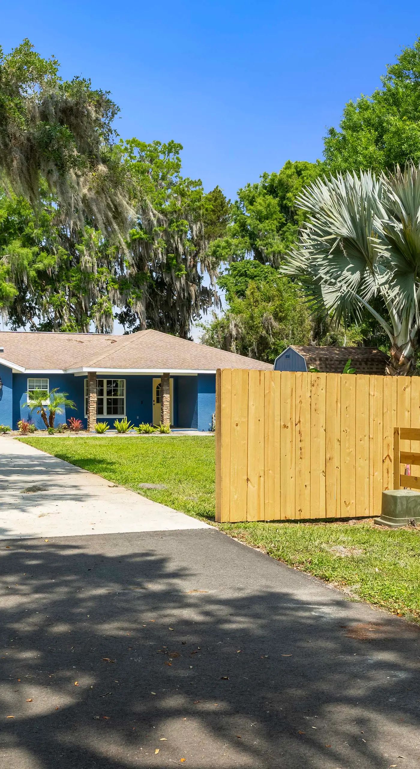 Welcoming ‘Little Blue Lakehouse’ in Crystal River