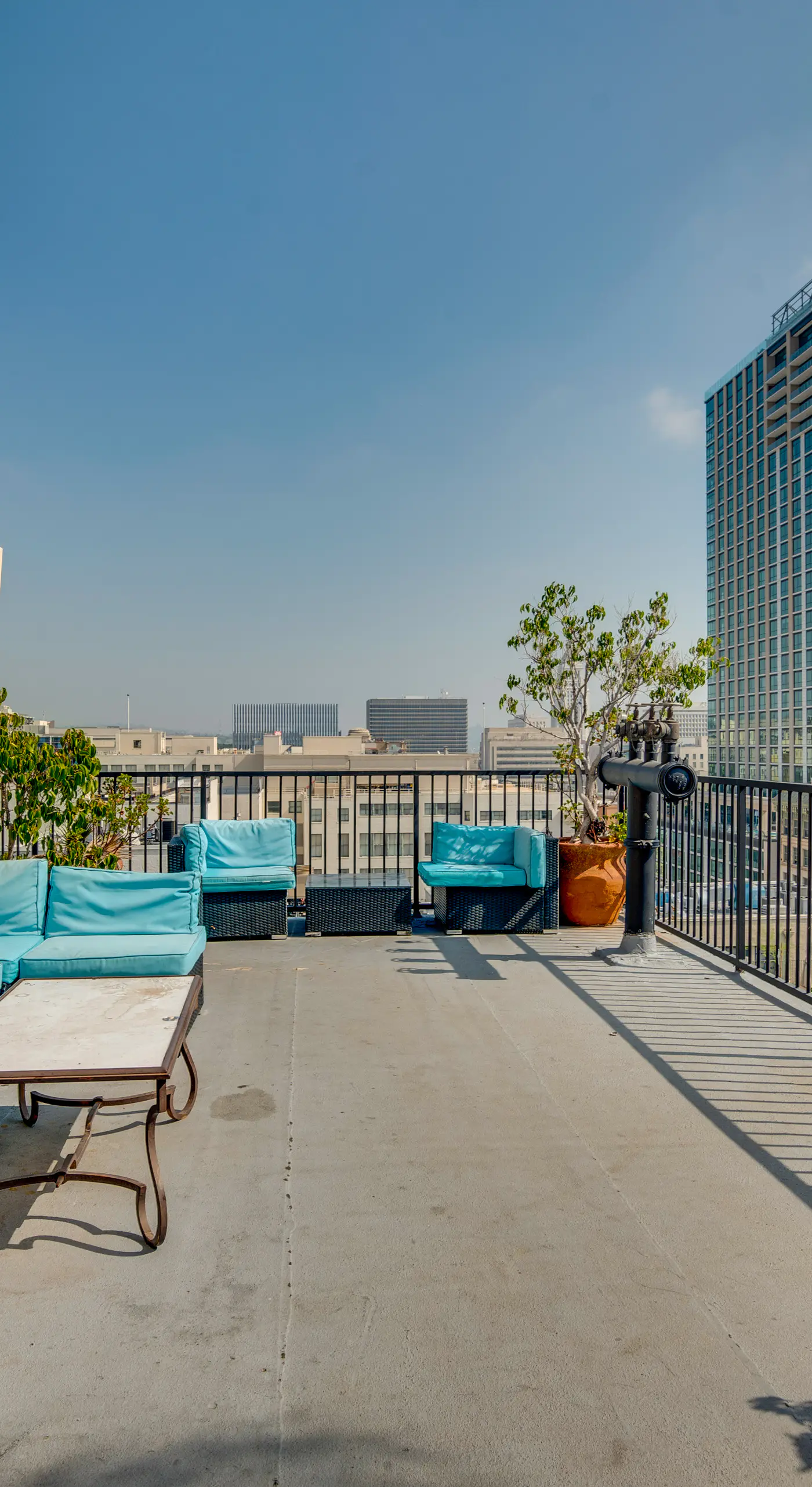 Rooftop Pool & City Views! Long-Term Dtwn LA Stay