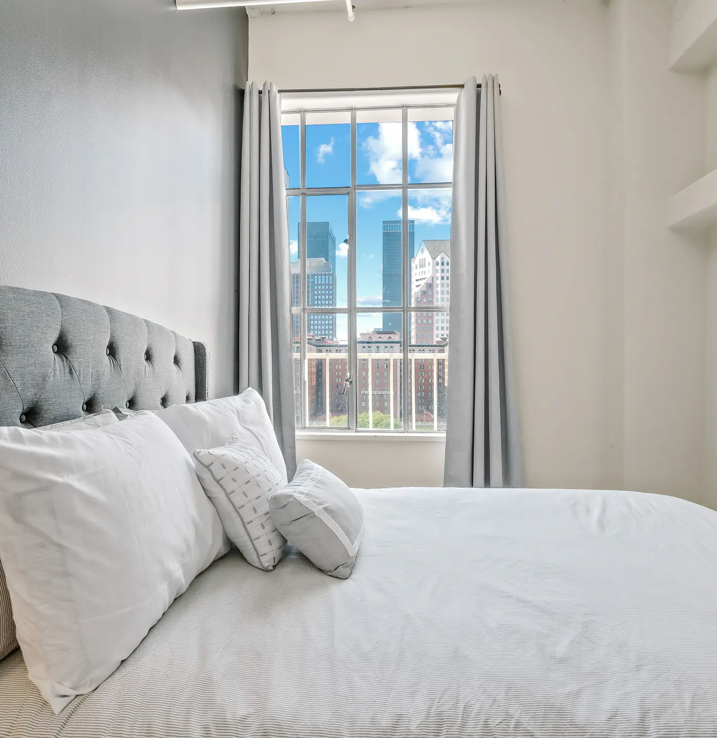 Rooftop Pool & City Views! Long-Term Dtwn LA Stay