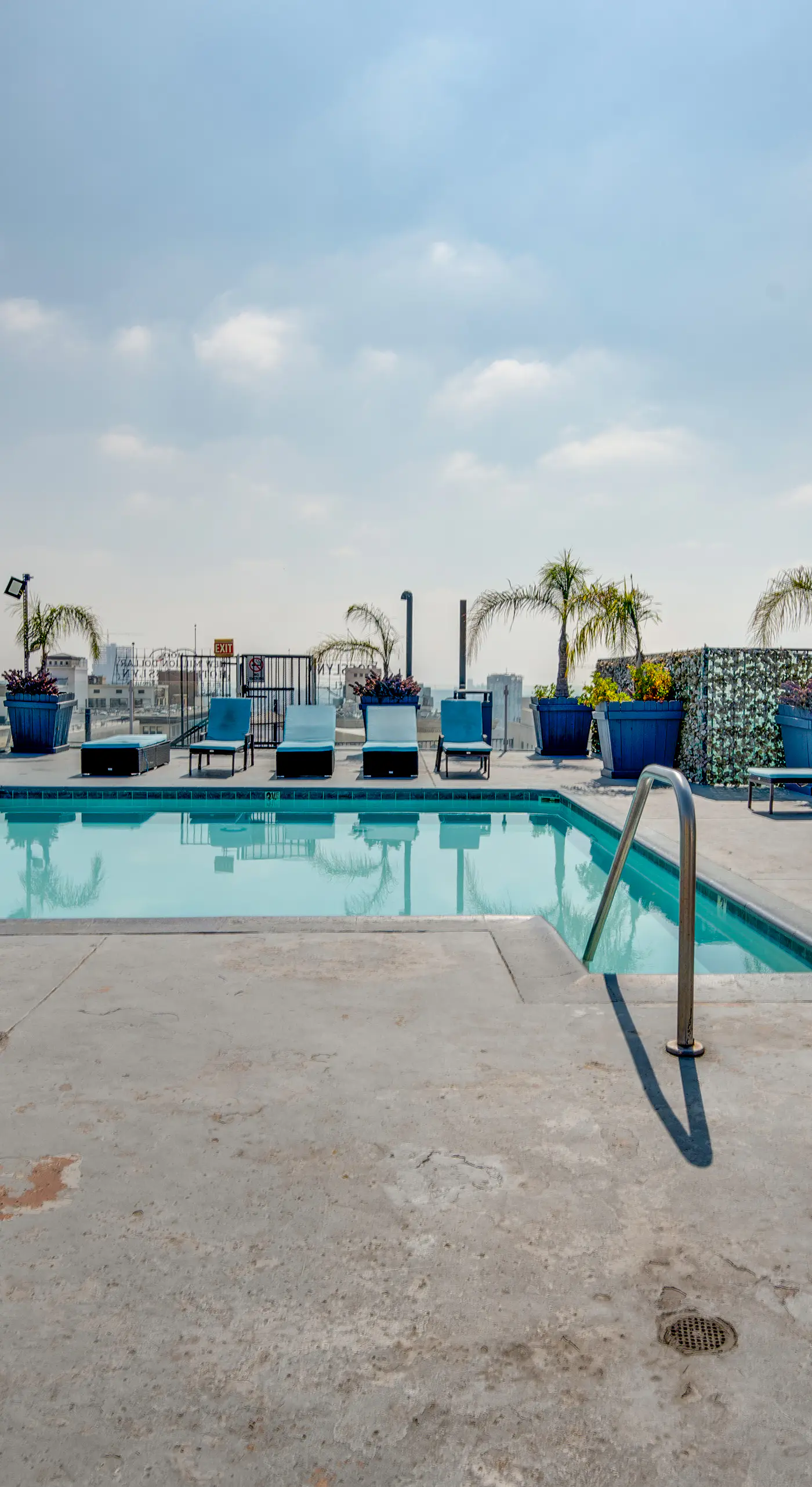 Rooftop Pool & City Views! Long-Term Dtwn LA Stay