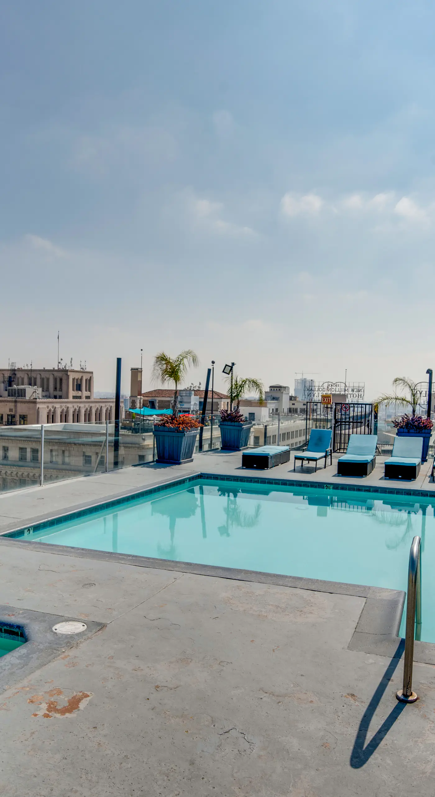 Rooftop Pool & City Views! Long-Term Dtwn LA Stay
