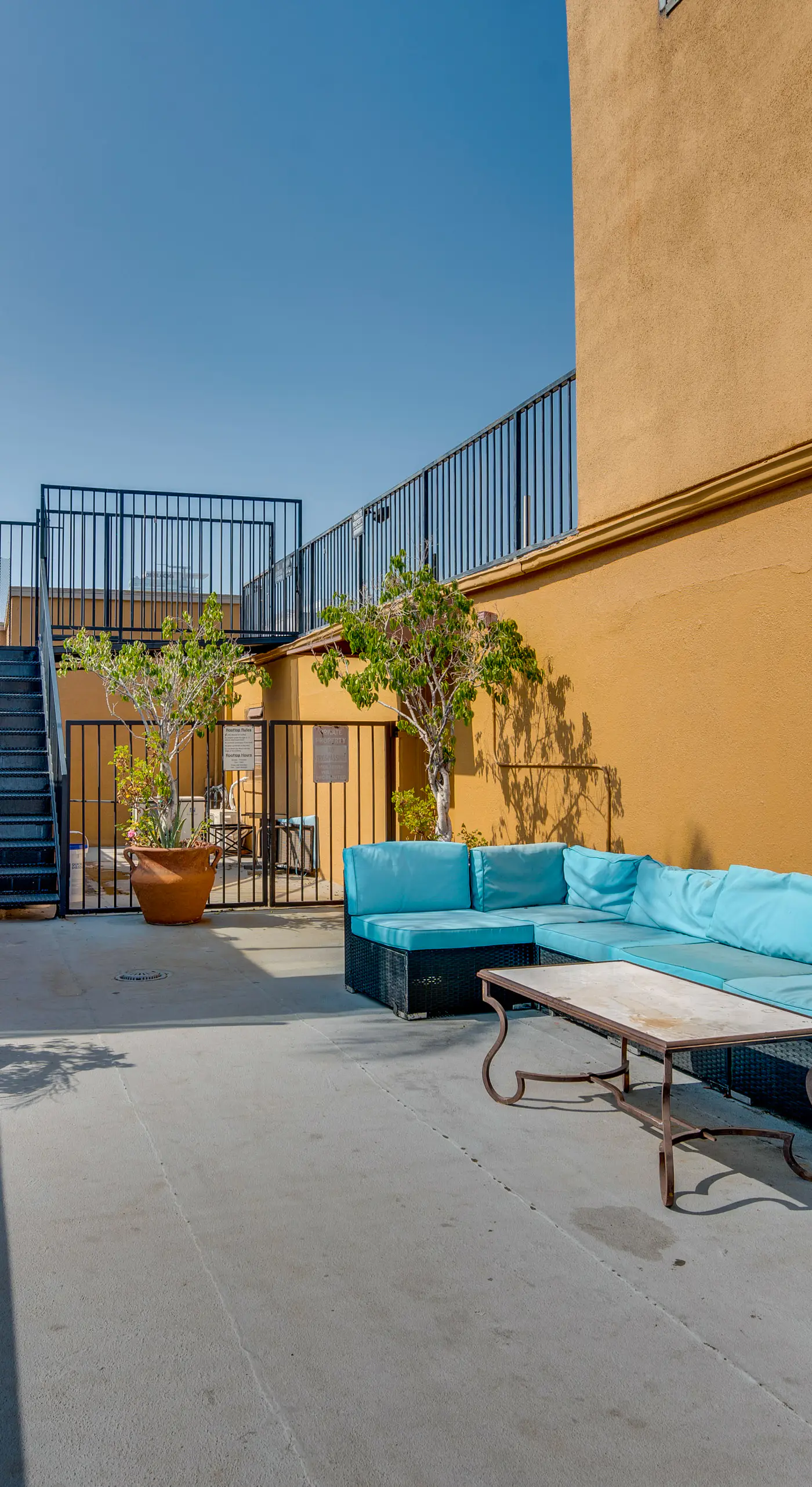 Rooftop Pool & City Views! Long-Term Dtwn LA Stay