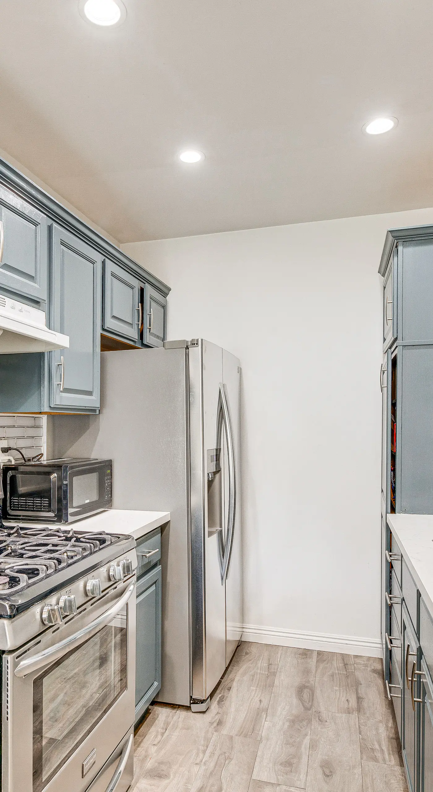 Los Angeles Townhome: Off-Street Parking & Balcony
