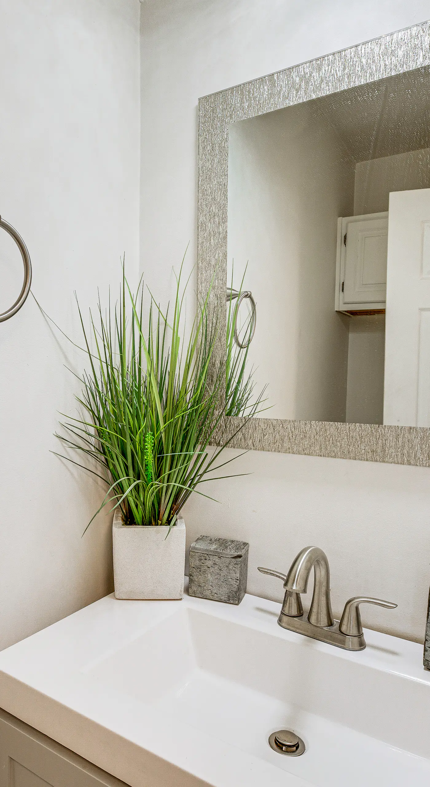 Los Angeles Townhome: Off-Street Parking & Balcony