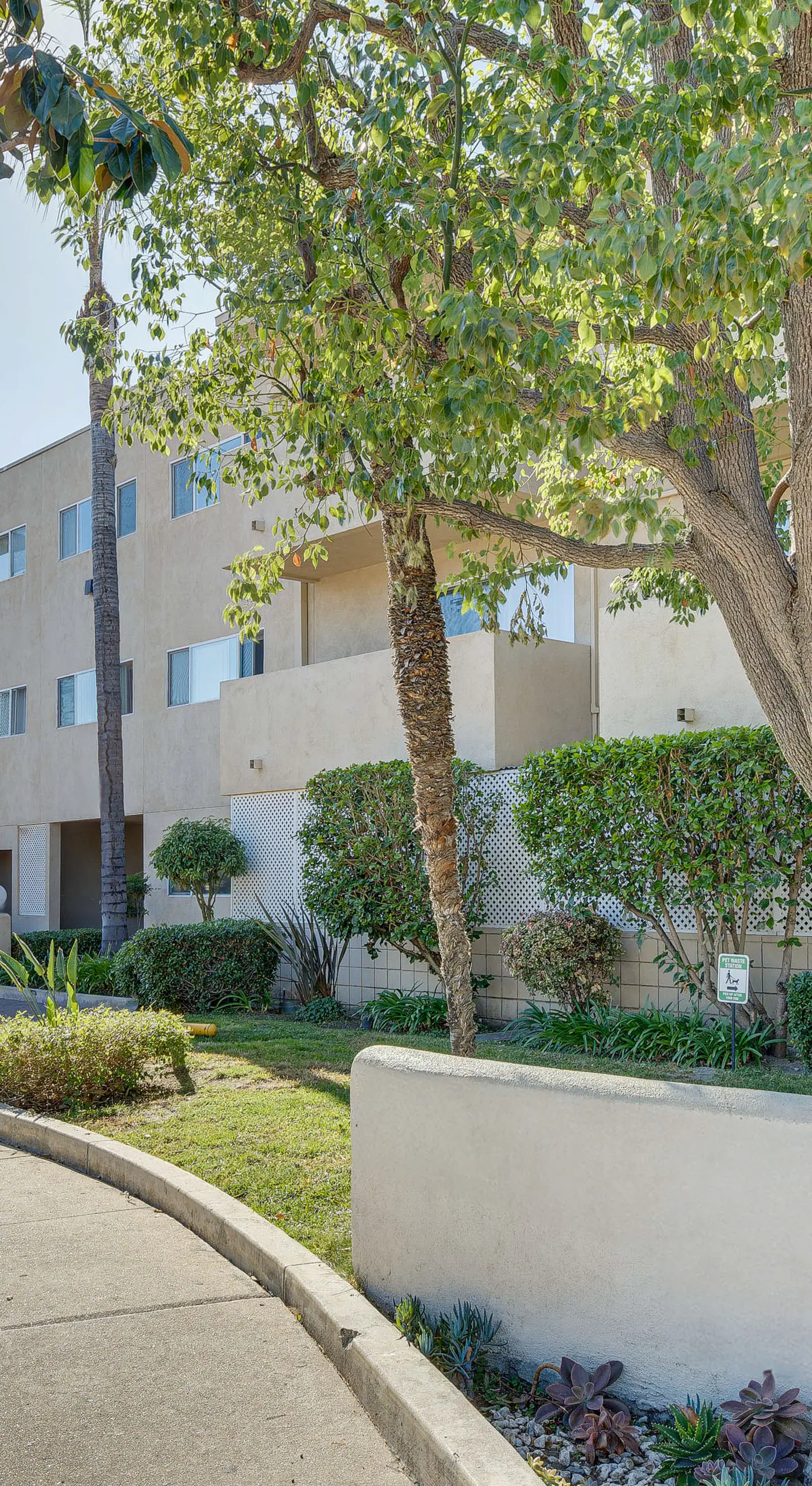 Los Angeles Townhome: Off-Street Parking & Balcony