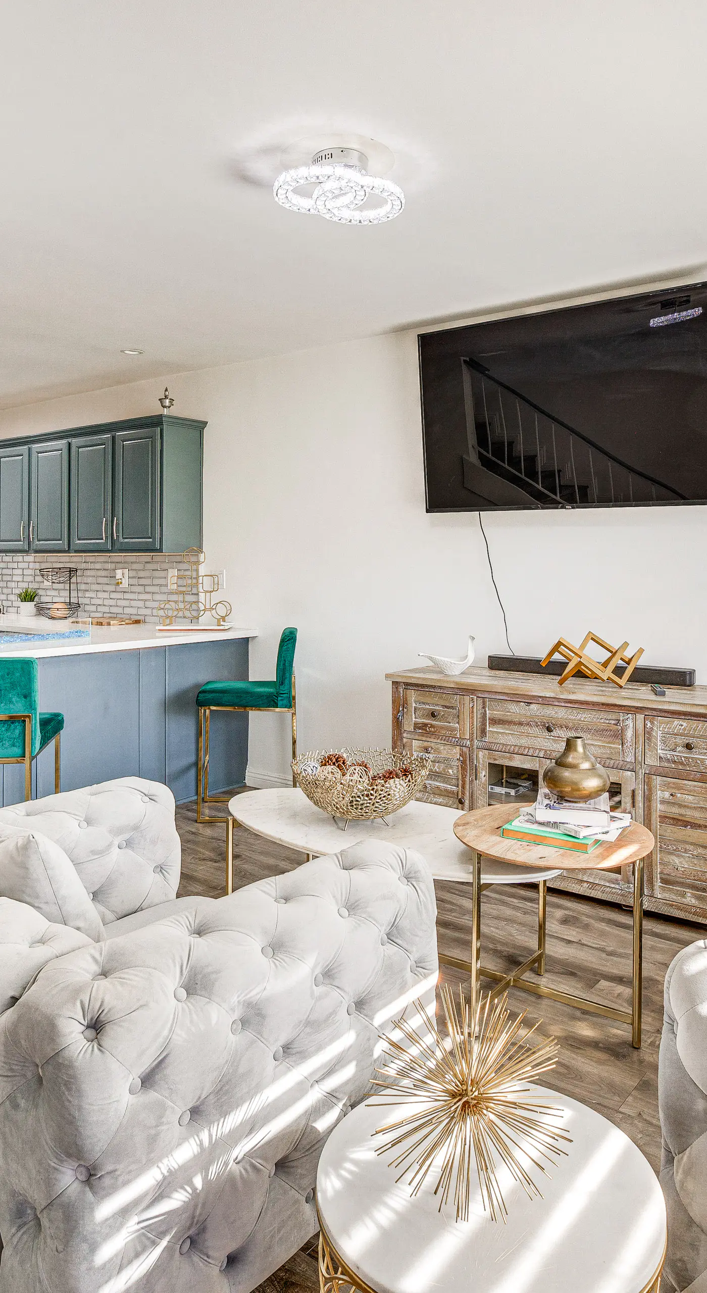 Los Angeles Townhome: Off-Street Parking & Balcony