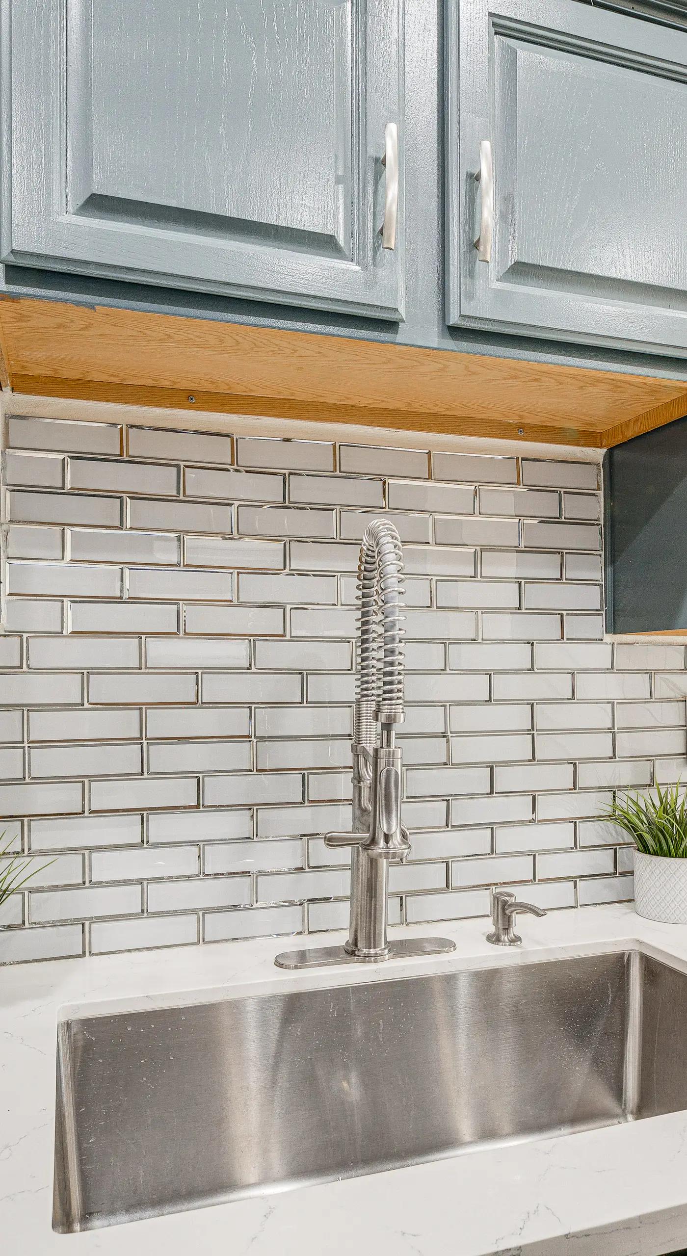 Los Angeles Townhome: Off-Street Parking & Balcony