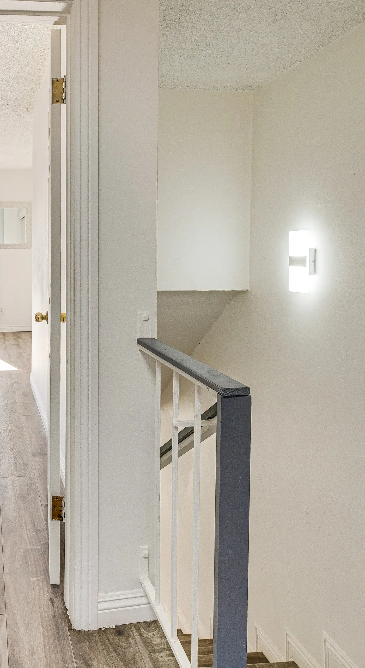 Los Angeles Townhome: Off-Street Parking & Balcony