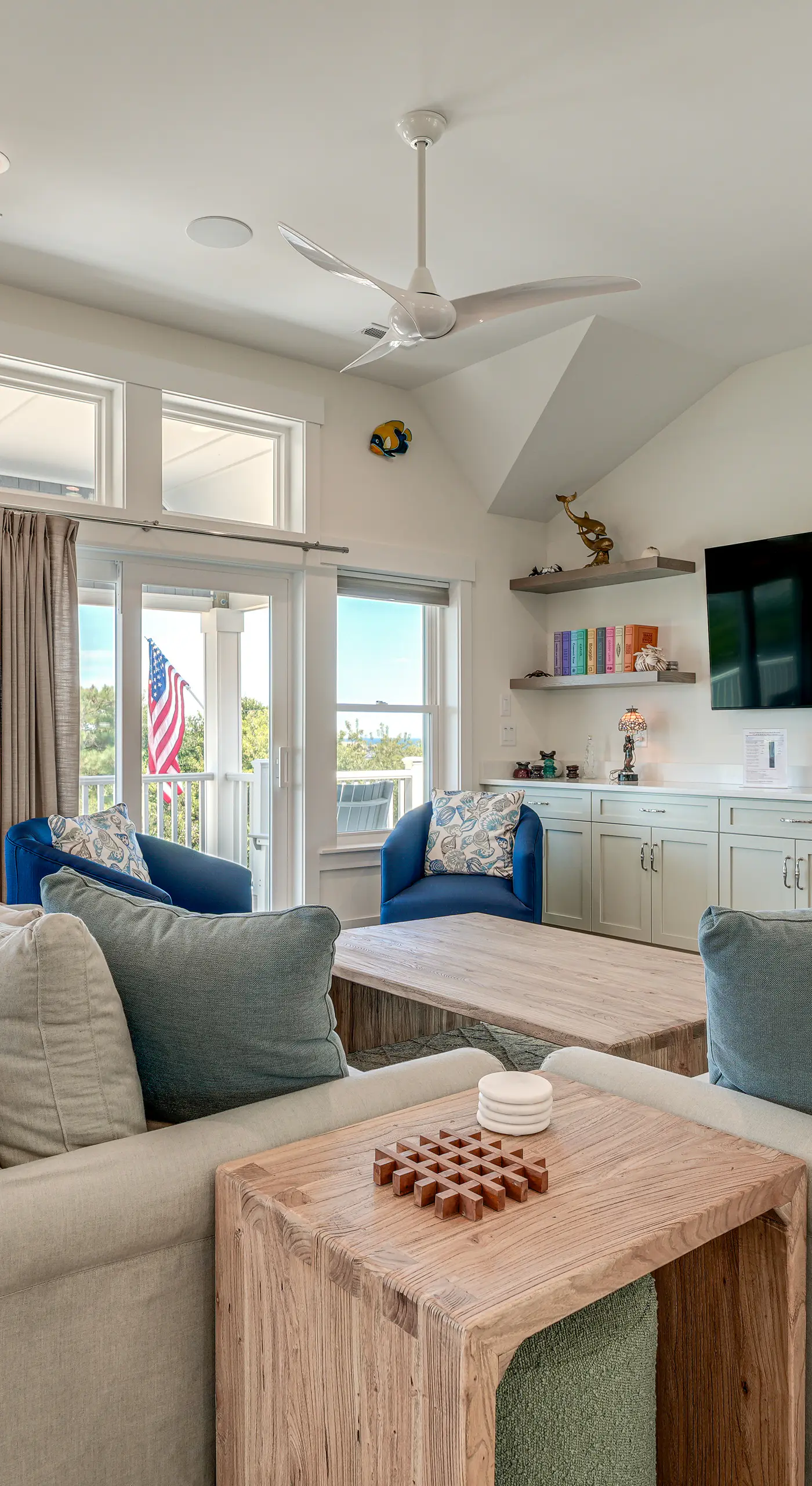 Walk to Beach: Southern Shores Retreat w/ Hot Tub