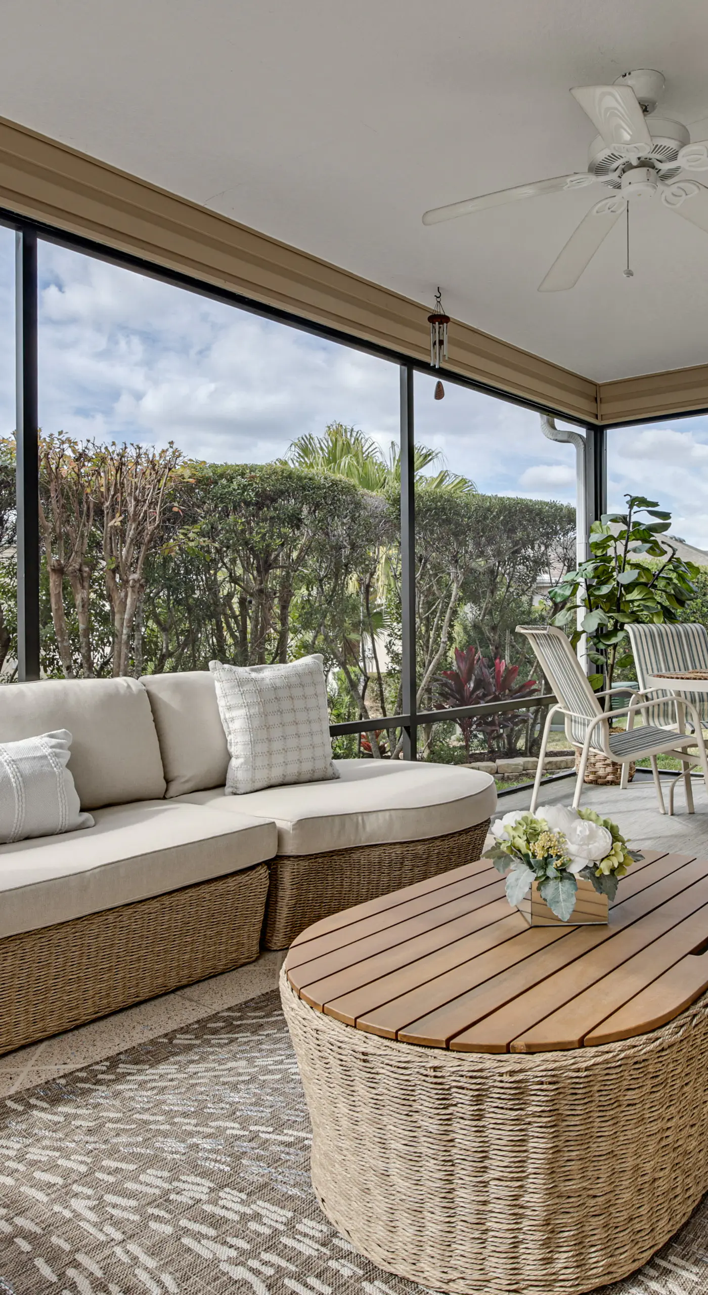 Easy Pool Access & Private Patio! DeLuna Villa