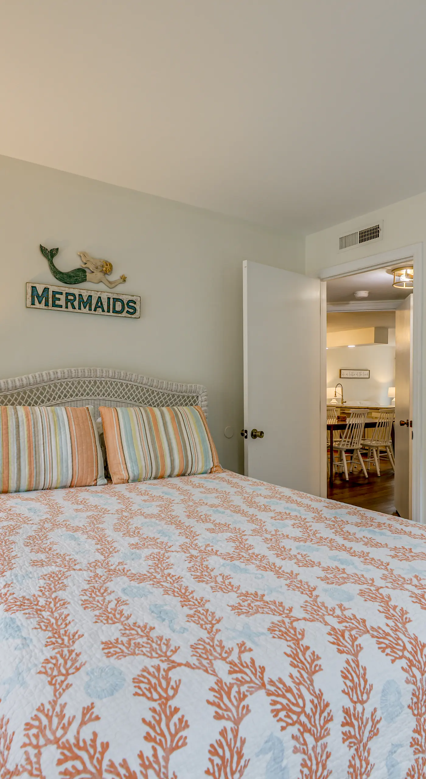 Steps to Beach! Emerald Isle Condo w/ Ocean View