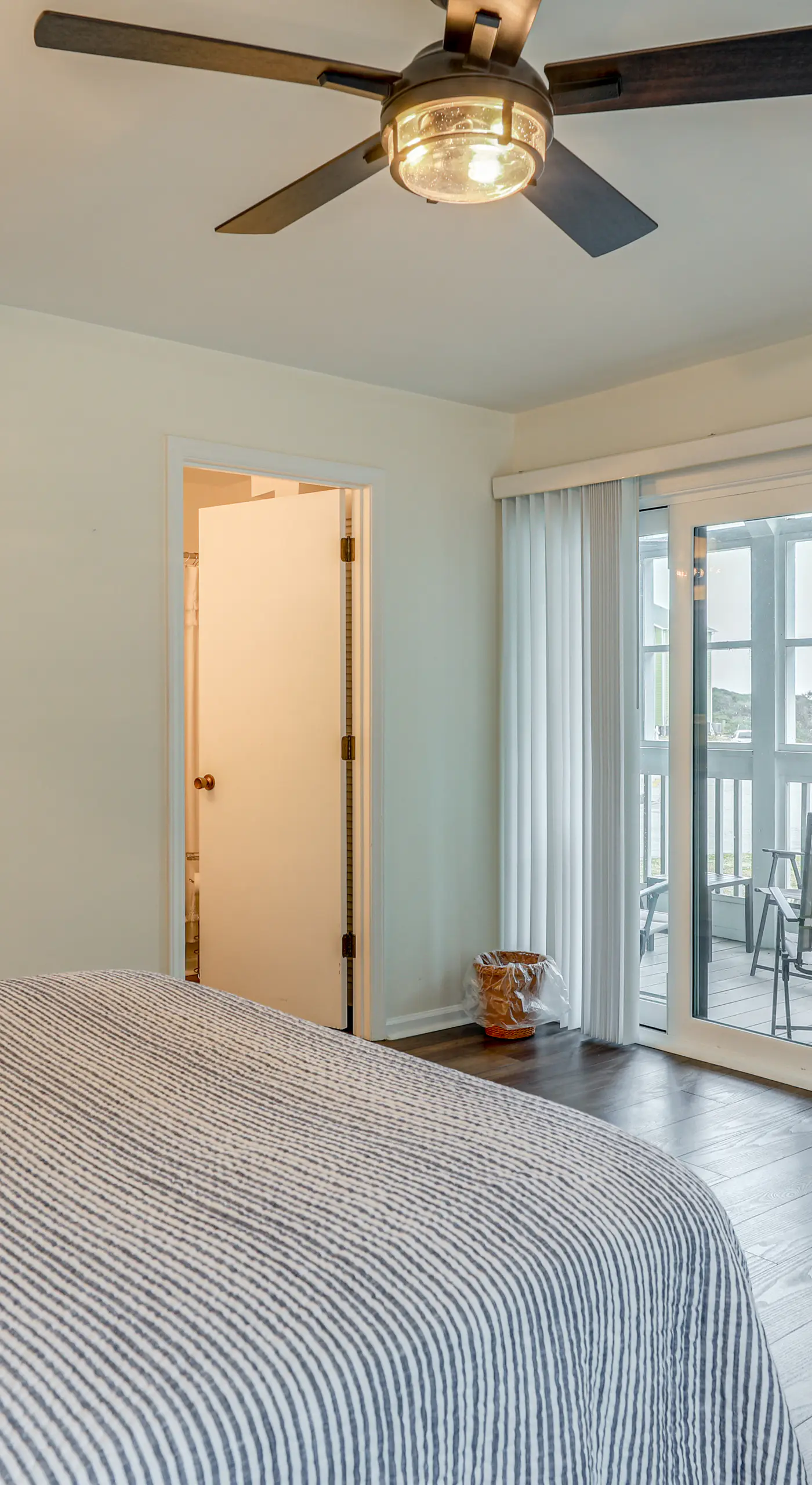 Steps to Beach! Emerald Isle Condo w/ Ocean View
