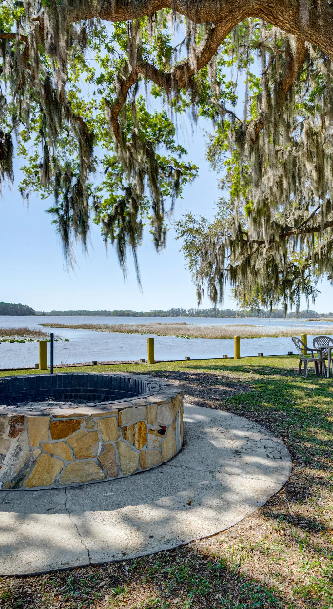 Lake View, Pool Access! Pet-Friendly Hernando Stay