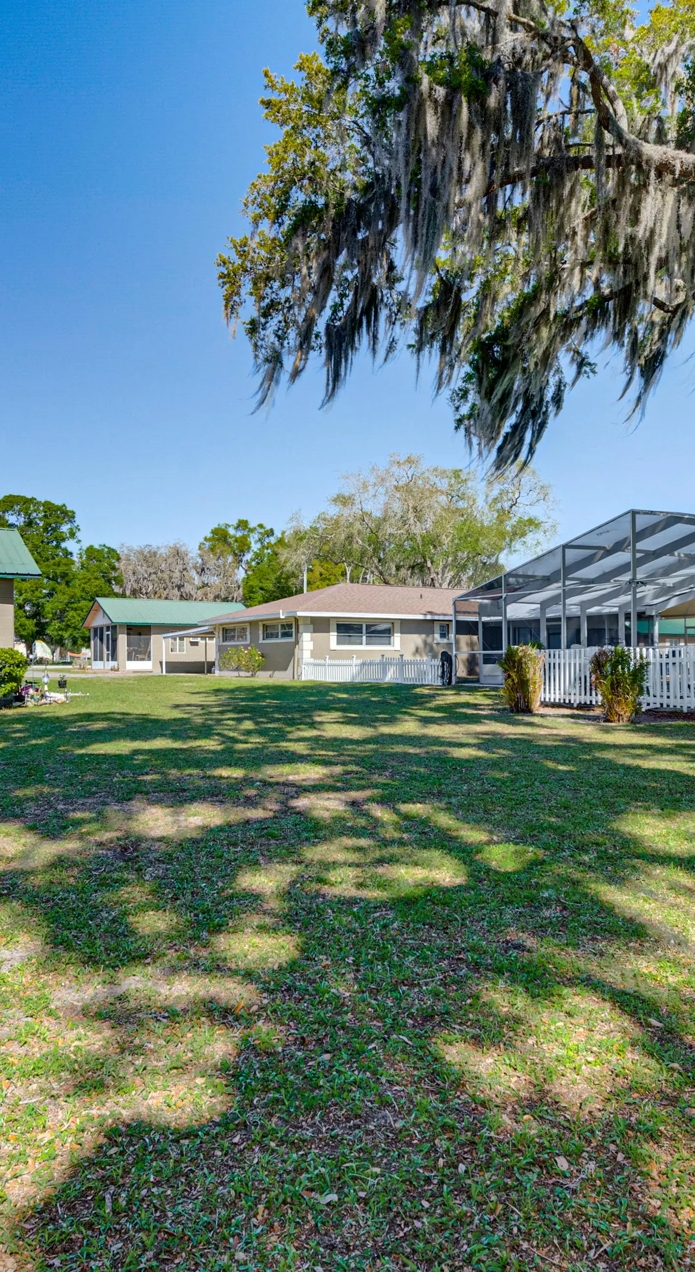 Lake View, Pool Access! Pet-Friendly Hernando Stay