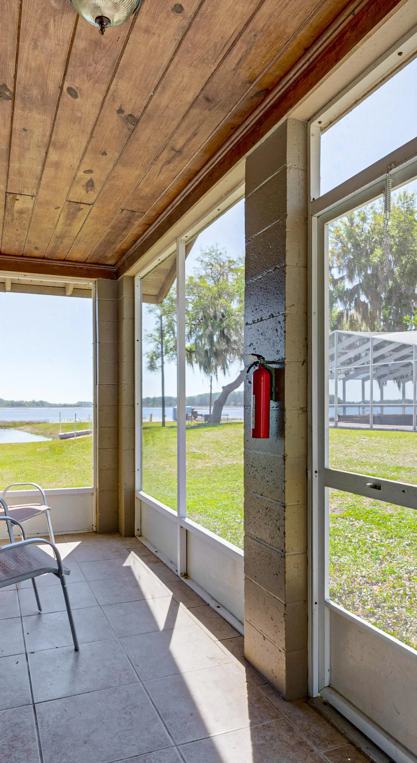 Lake View, Pool Access! Pet-Friendly Hernando Stay