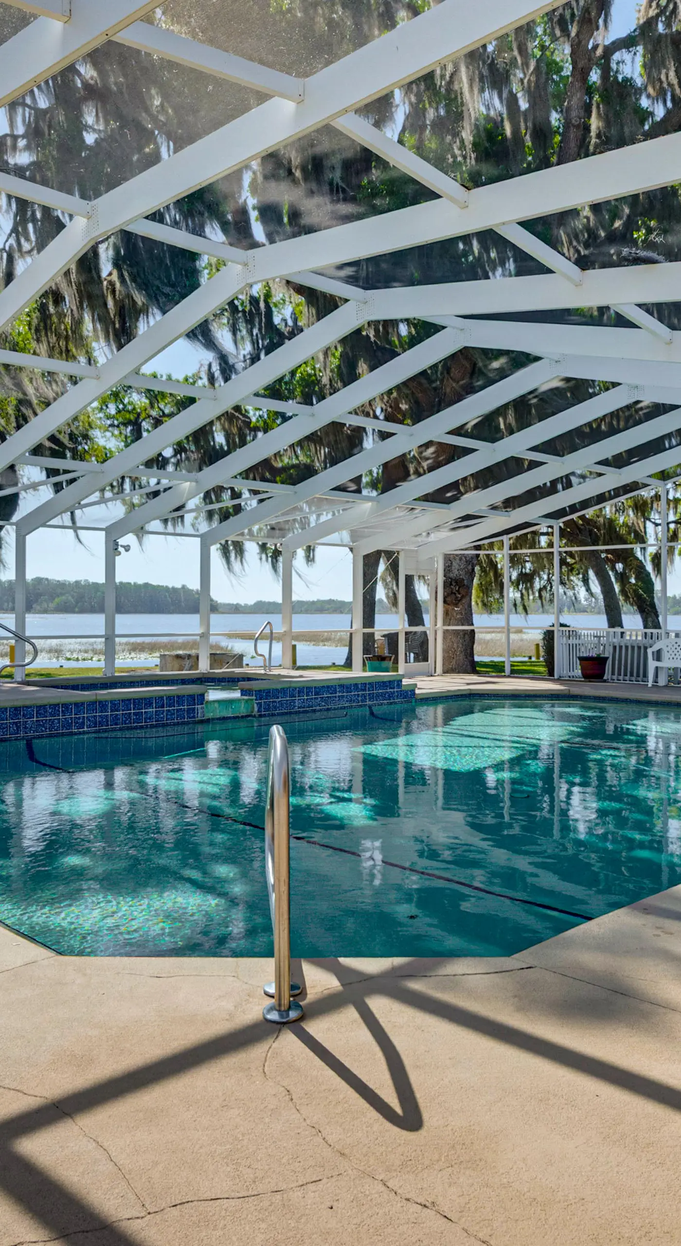 Lake View, Pool Access! Pet-Friendly Hernando Stay