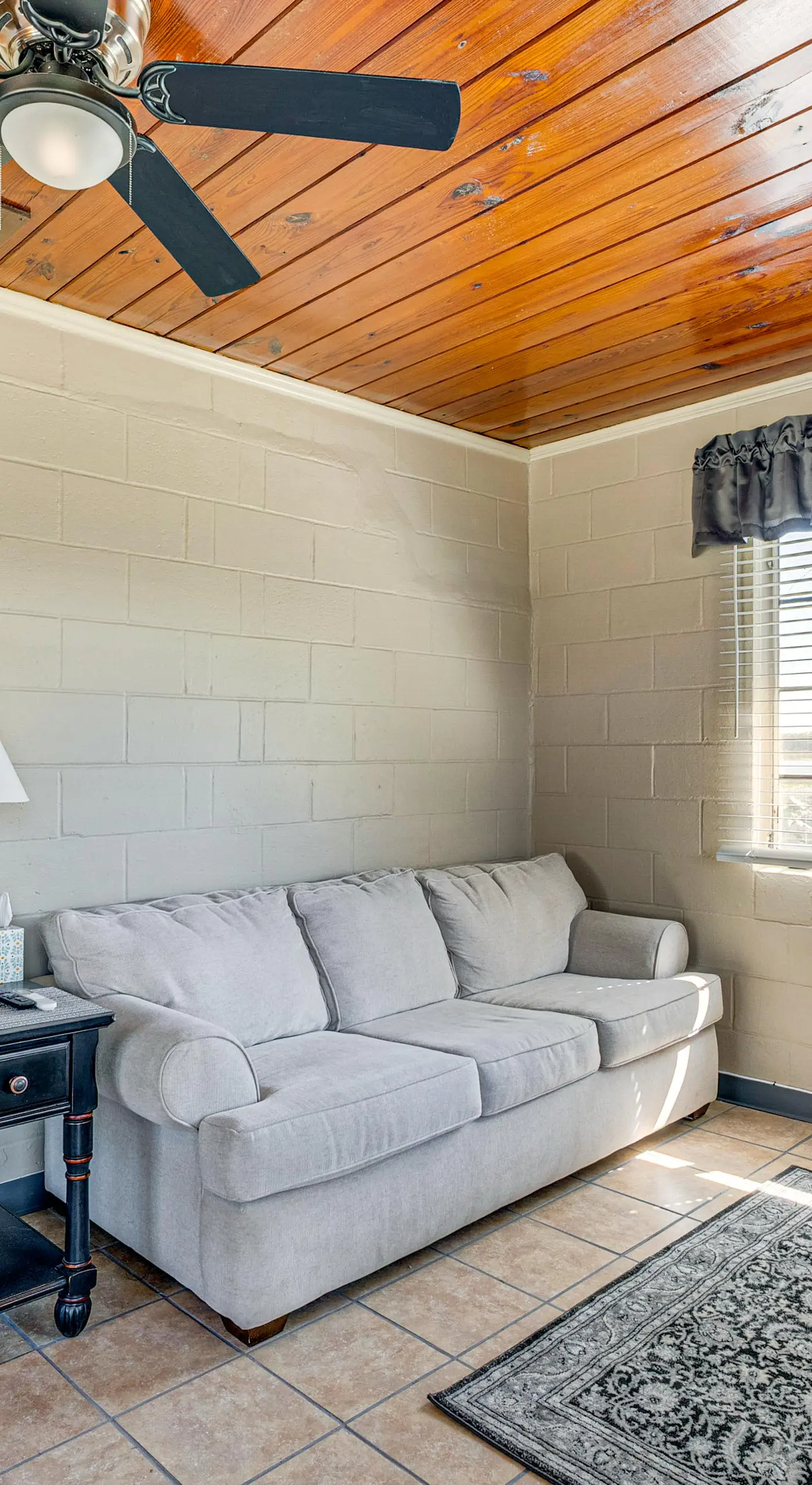 Lake View, Pool Access! Pet-Friendly Hernando Stay
