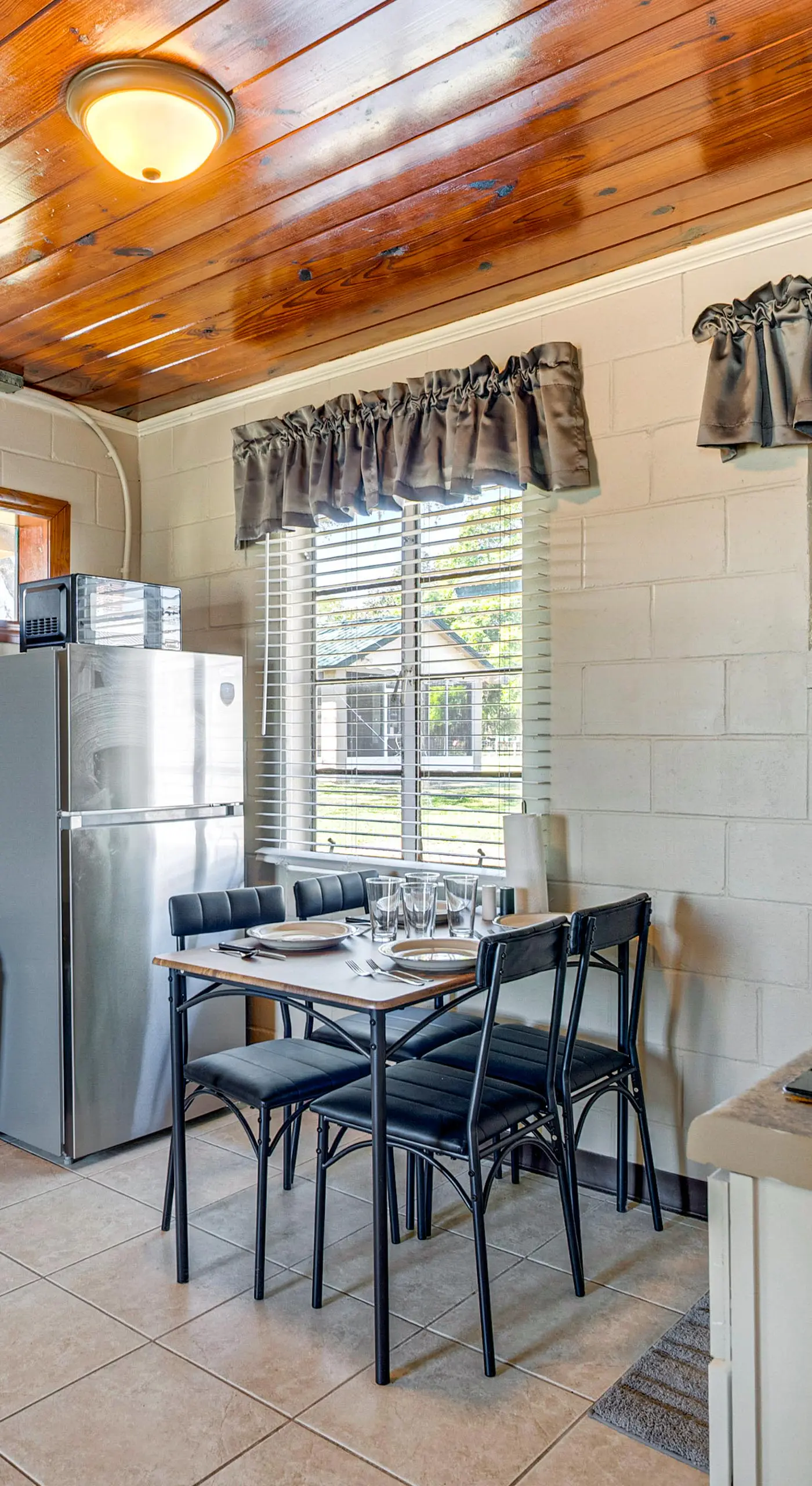 Lake View, Pool Access! Pet-Friendly Hernando Stay