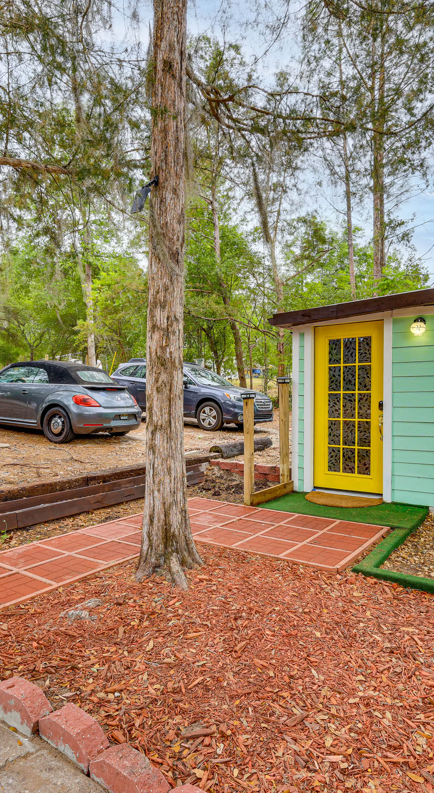 The Humming Bird Suite - Affordable Lakefront Fun