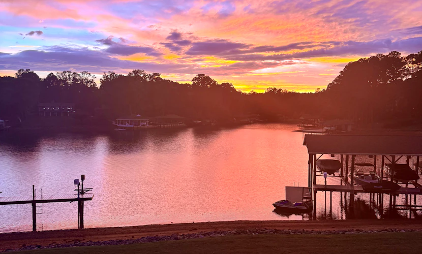 Lake It Up! Townhome in Waterways Community!