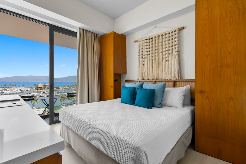 2BR/2BA Alik A12 in La Cruz with pool, gym, AC, WiFi, and balcony.