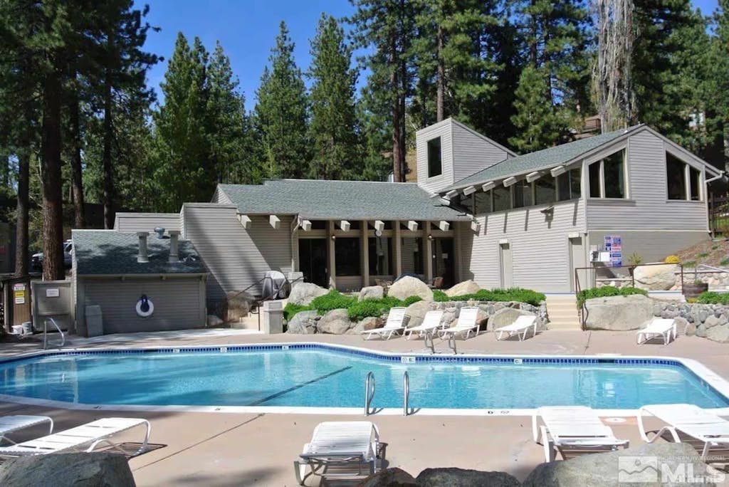 🌲 Tahoe Pines Retreat | 3BR Apartment Near Lake Tahoe, Playground, Tennis 