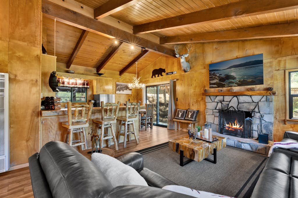 New Listing Big Bear Lake 2BR/1BA | Fireplace & Deck