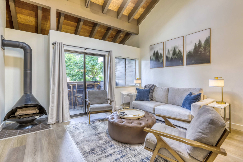 Modern Tahoe Retreat - Your Place to Unwind
