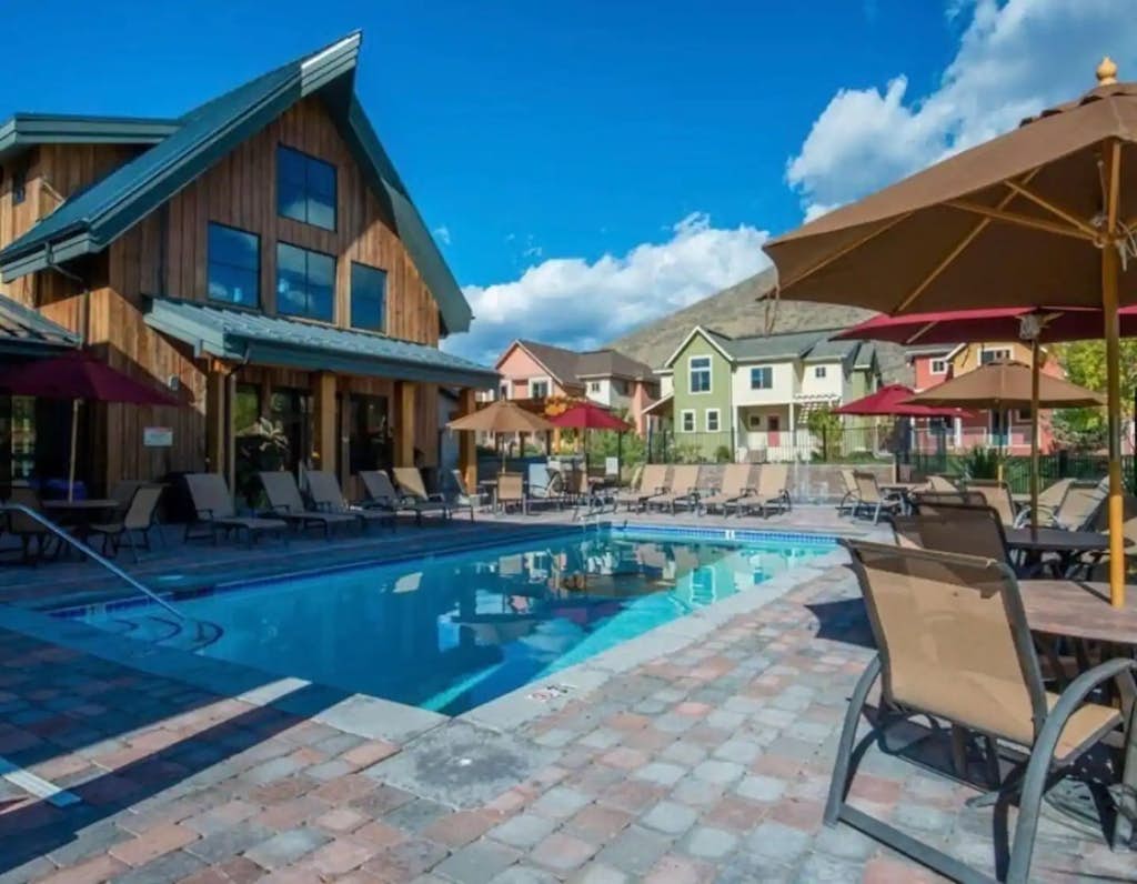 Sweetwater Retreat - Pet Friendly + Pool/Hot Tub