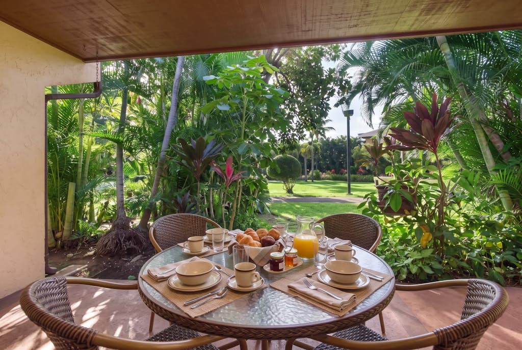 First-floor condo w/ garden view lanai, pool, hot tub, tennis courts and close to the ocean!