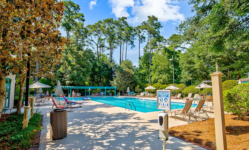 2BR Tidewater Charming condo with on-site golf, pool, and hot tub