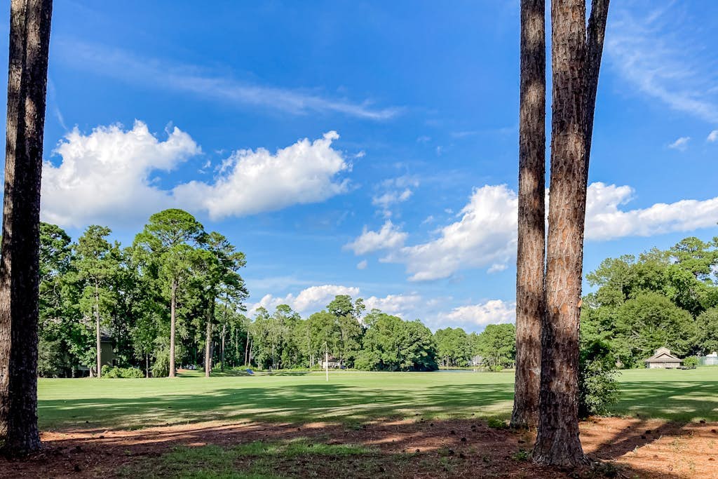 2BR Tidewater Charming condo with on-site golf, pool, and hot tub