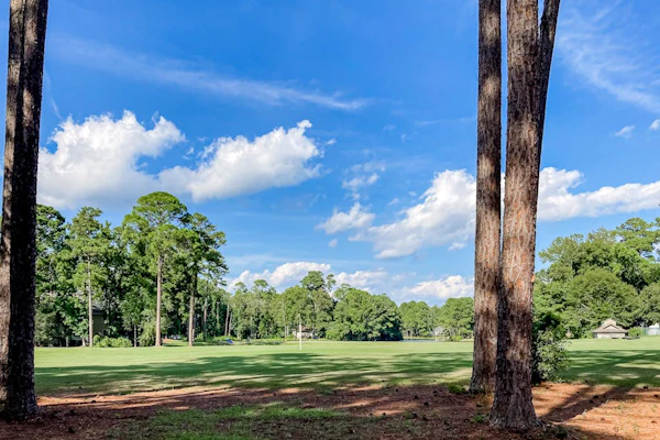 2BR Tidewater Charming condo with on-site golf, pool, and hot tub