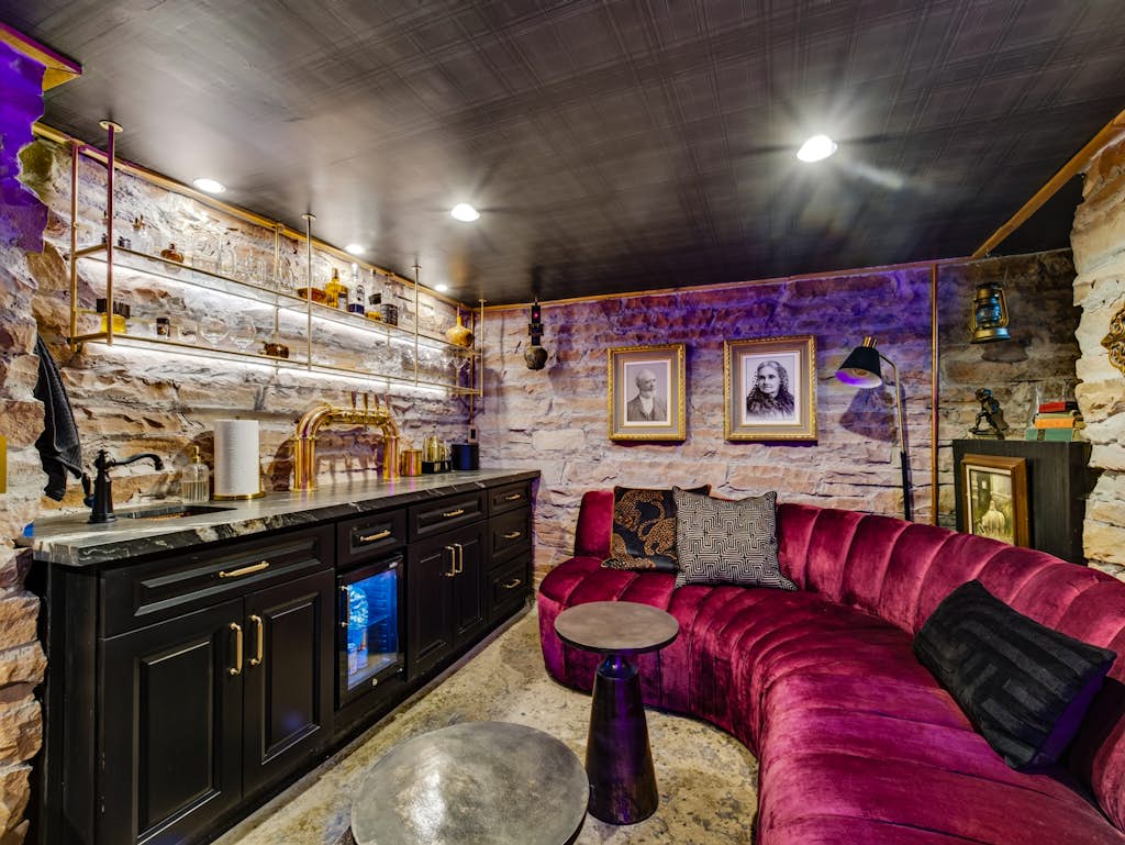 Stunning 2Home Compuond, 5BR/3.5BA, Speakeasy