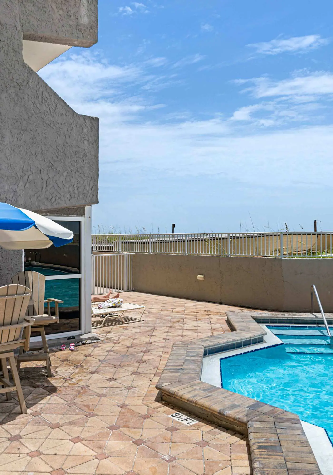 Gulf Front Condo w Pool, Tennis Courts & more!