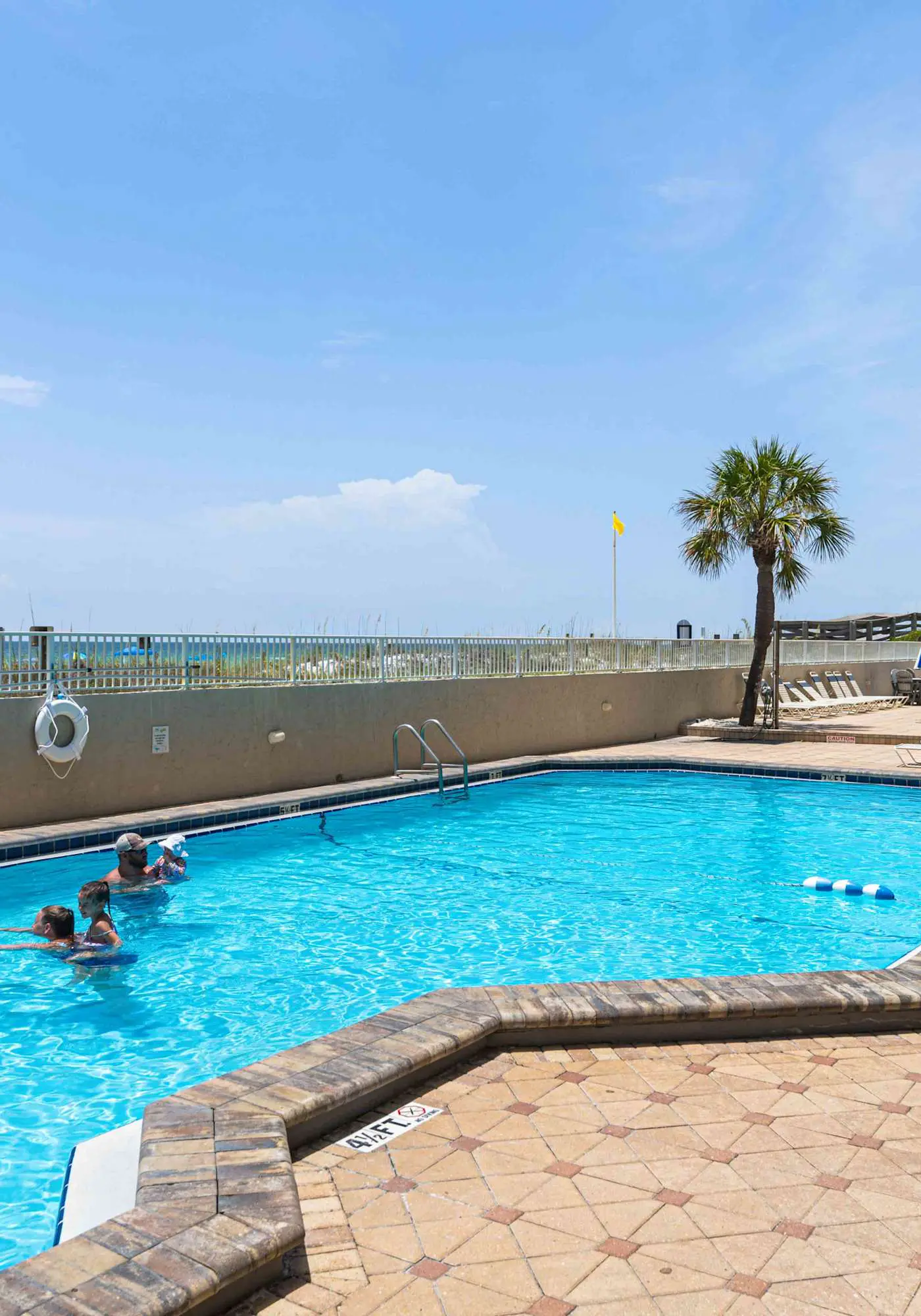 Gulf Front Condo w Pool, Tennis Courts & more!