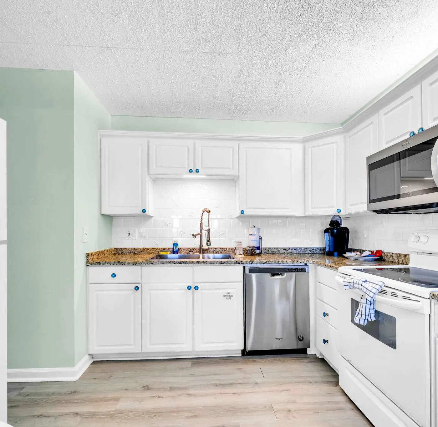 Gulf Front Condo w Pool, Tennis Courts & more!