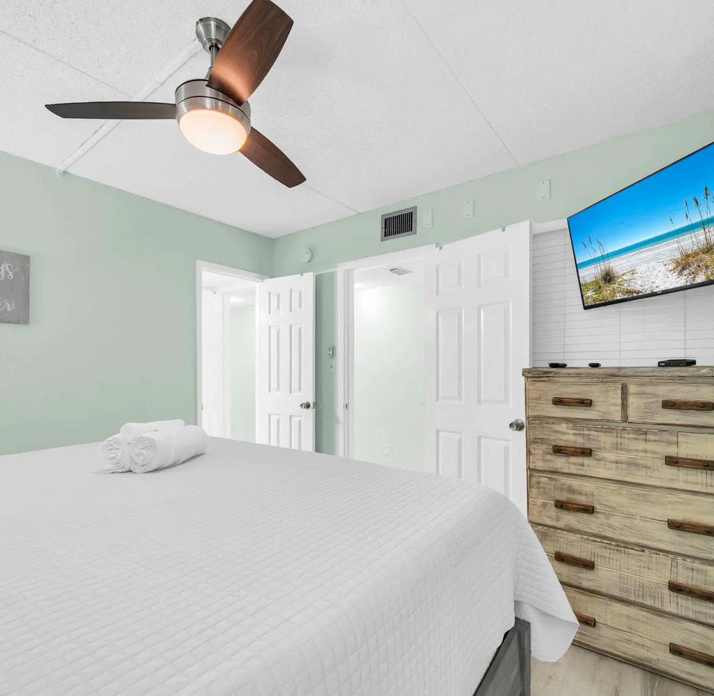 Gulf Front Condo w Pool, Tennis Courts & more!
