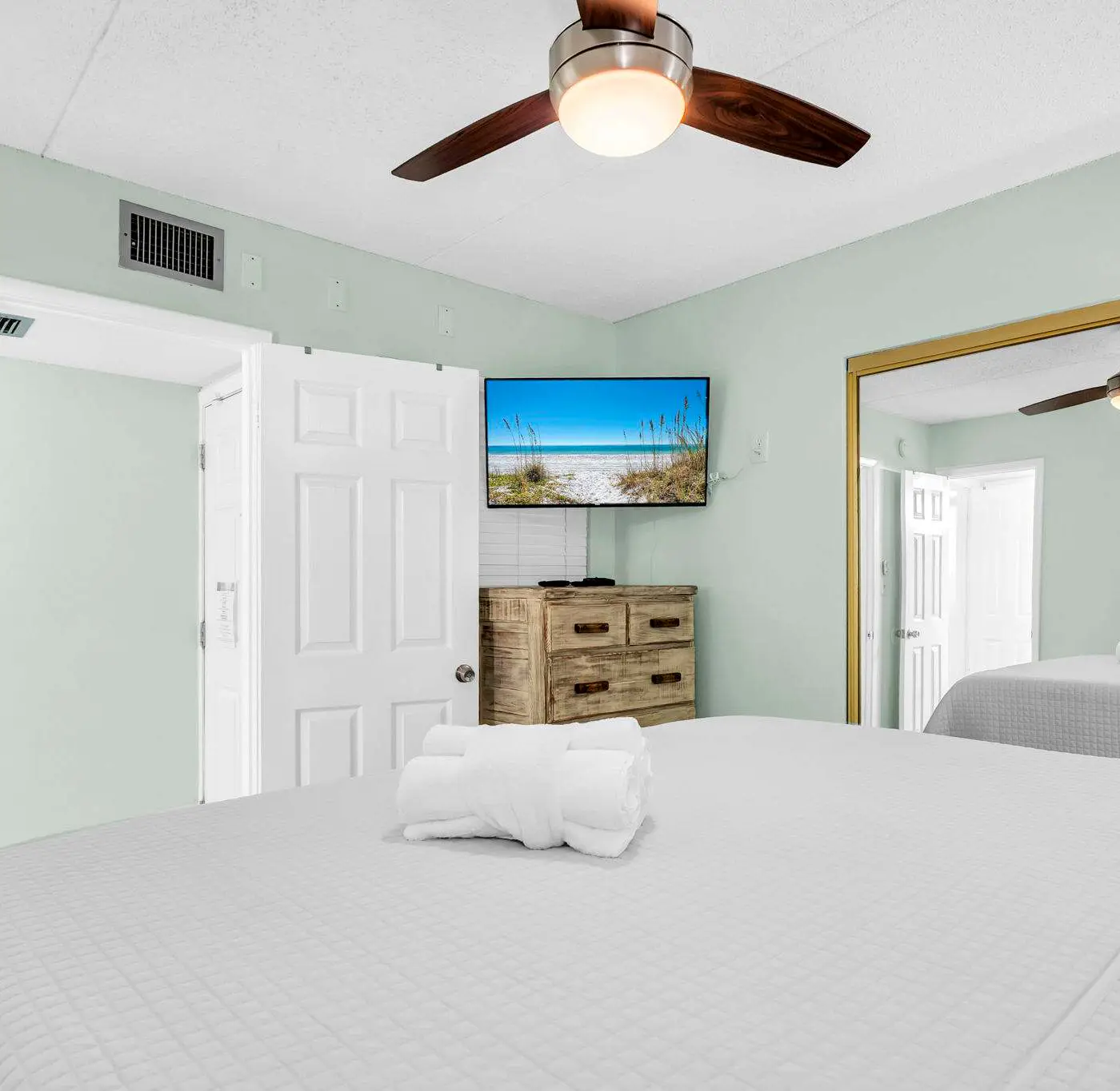 Gulf Front Condo w Pool, Tennis Courts & more!