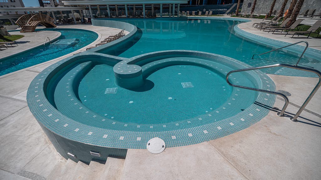 One 1501:Luxury Living Above the Shores of Sandy Beach