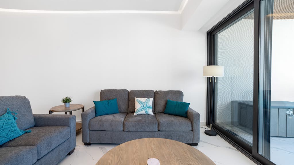 R602 | Modern Beachfront Condo with Balcony