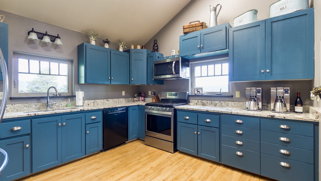 The Bear Den Cubby-6Br-7Ba-Hot tub-Sleeps12-BBQ-Firepit-Mountain Views-20m 2 YNP
